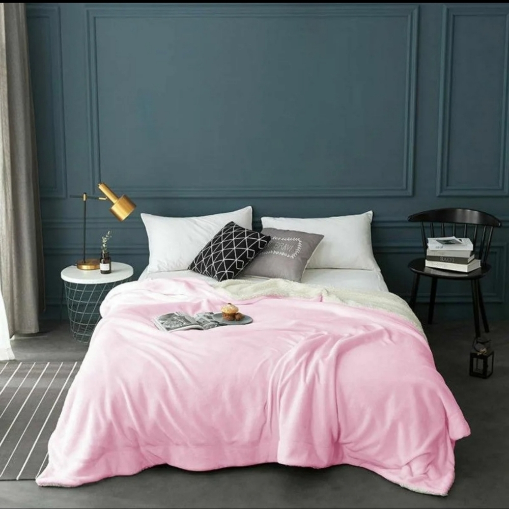 💖 SOLD💖💖 kind size pink velvet bed comforter